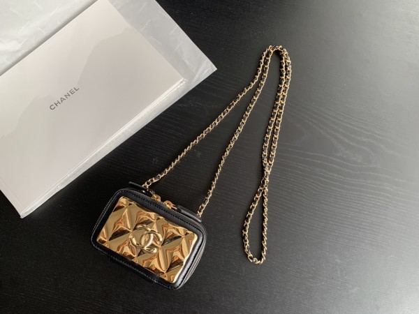 Handbag  Chanel 2387  size  7cmx10.5cmx4.3 cm 