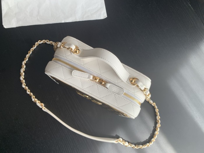  Handbag  Chanel 2900 size  20cmx19cmx9 cm