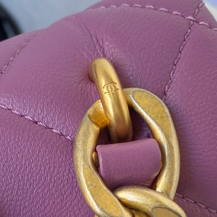 Handbag  Chanel size  25×5.5×16.5 cm 