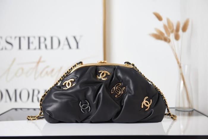  Handbag  Chanel AS2137 size 16 27.5 14 cm