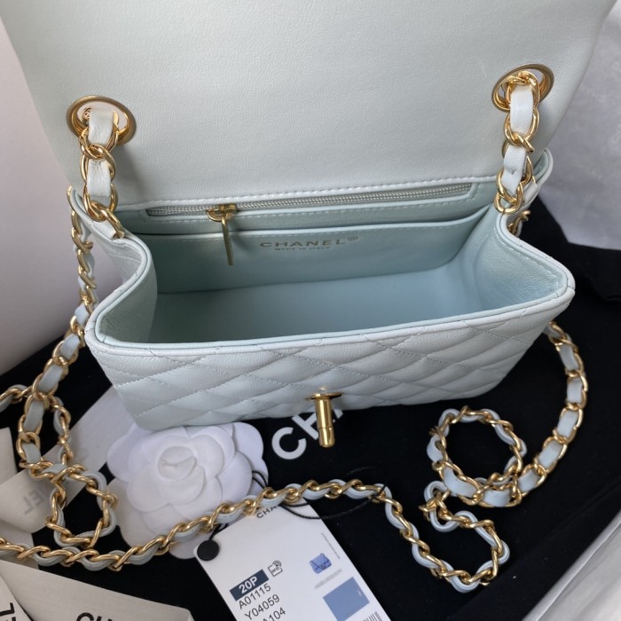 Handbag  Chanel  size 17 cm