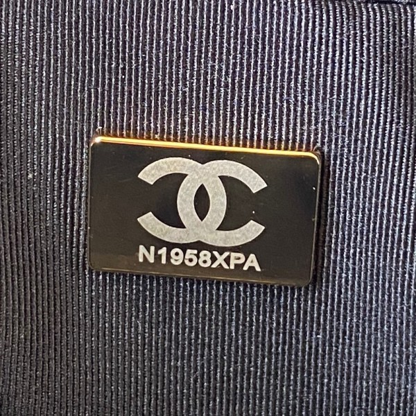  Handbag  Chanel AS2856  size  18x14x7 cm