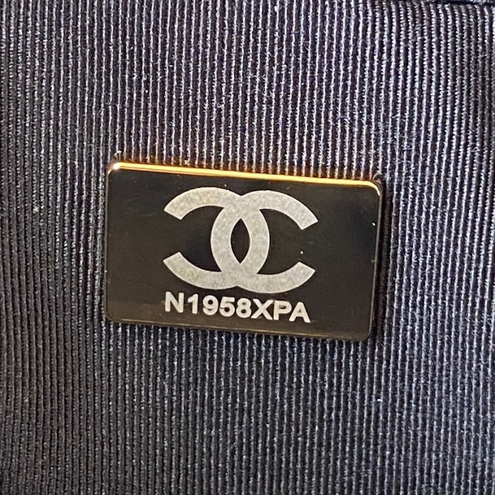  Handbag  Chanel AS2856  size  18x14x7 cm