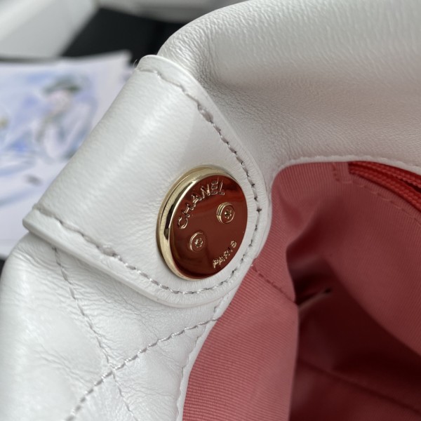 Handbag  Chanel AS2299  size 17x23x7 cm