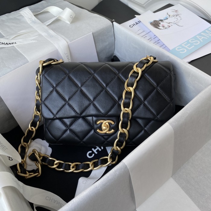  Handbag  Chanel size 25×5.5×16.5 cm
