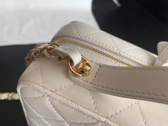  Handbag  Chanel 2900 size  20cmx19cmx9 cm