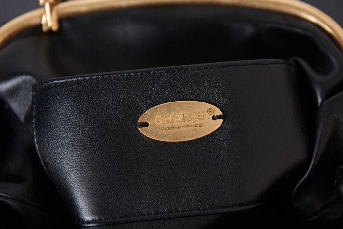  Handbag  Chanel AS2137 size 16 27.5 14 cm