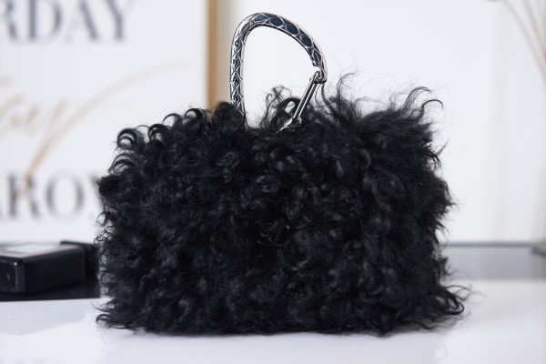  Handbag  Chanel AS2397 size 9-12-5 cm