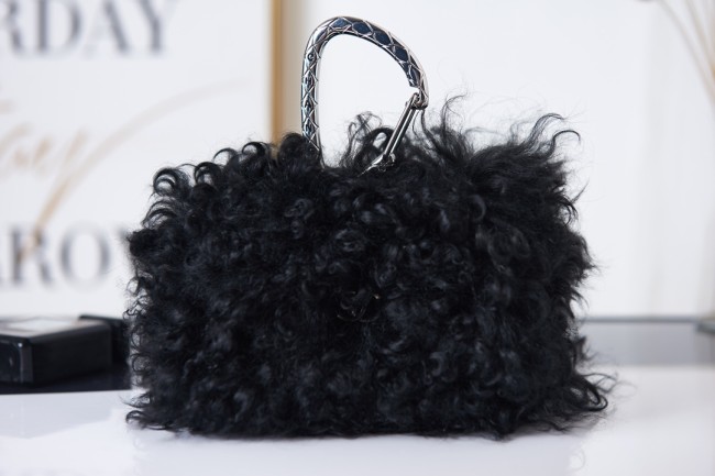  Handbag  Chanel AS2397  size 9-12-5 cm