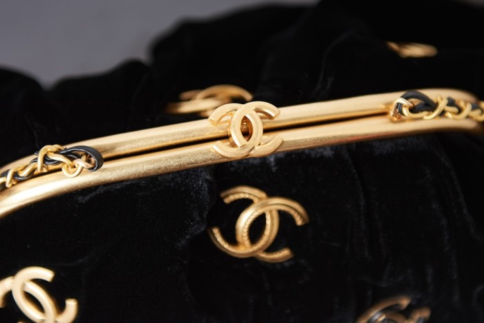  Handbag  Chanel AS2137 size 16 27.5 14 cm