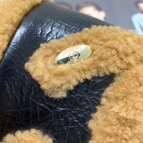  Handbag  Chanel AS0321 size 18 13 8 cm