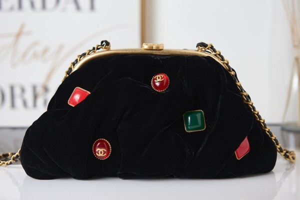  Handbag  Chanel AS2138 size 16 27.5 14 cm