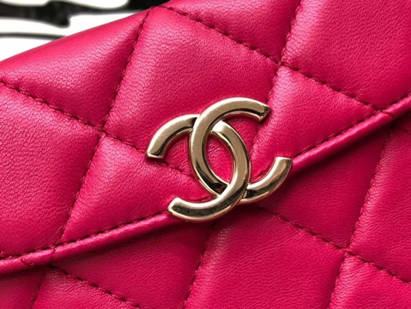  Handbag  Chanel size 17×14×8 cm