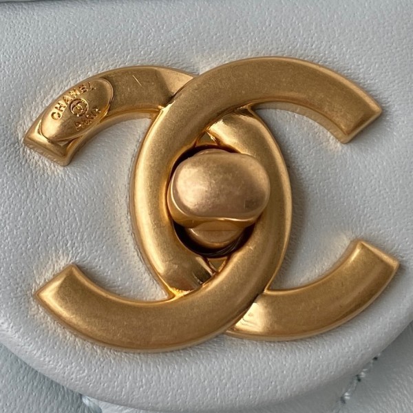  Handbag  Chanel AS2855  size 19x13x6 cm