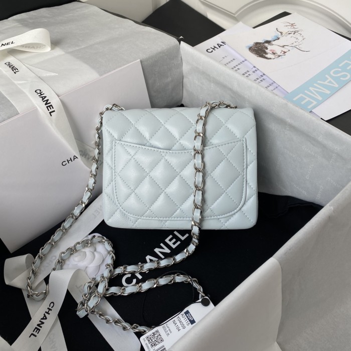 Handbag  Chanel  size 17 cm