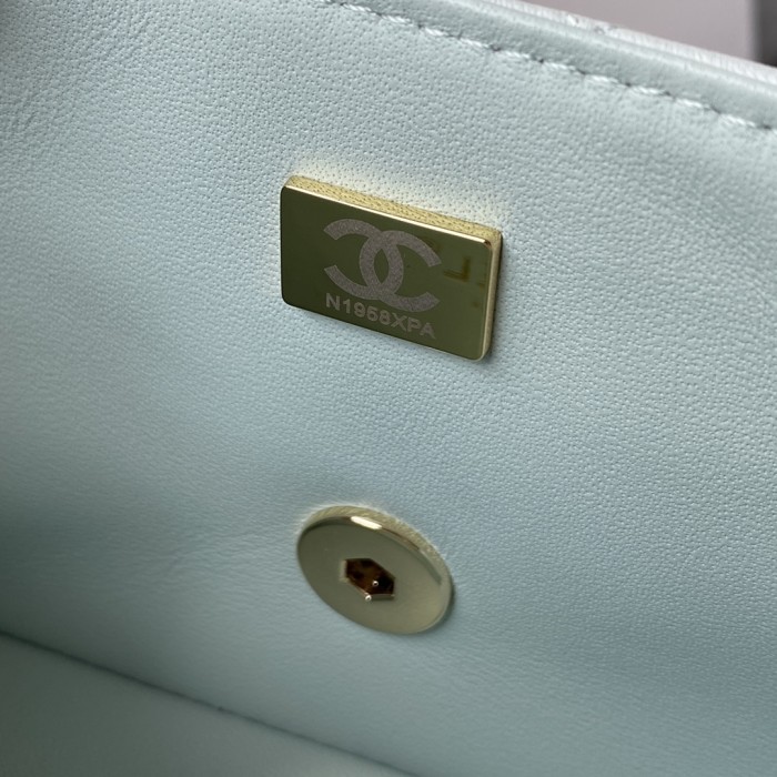  Handbag  Chanel AS2431 size 20x12x6 cm