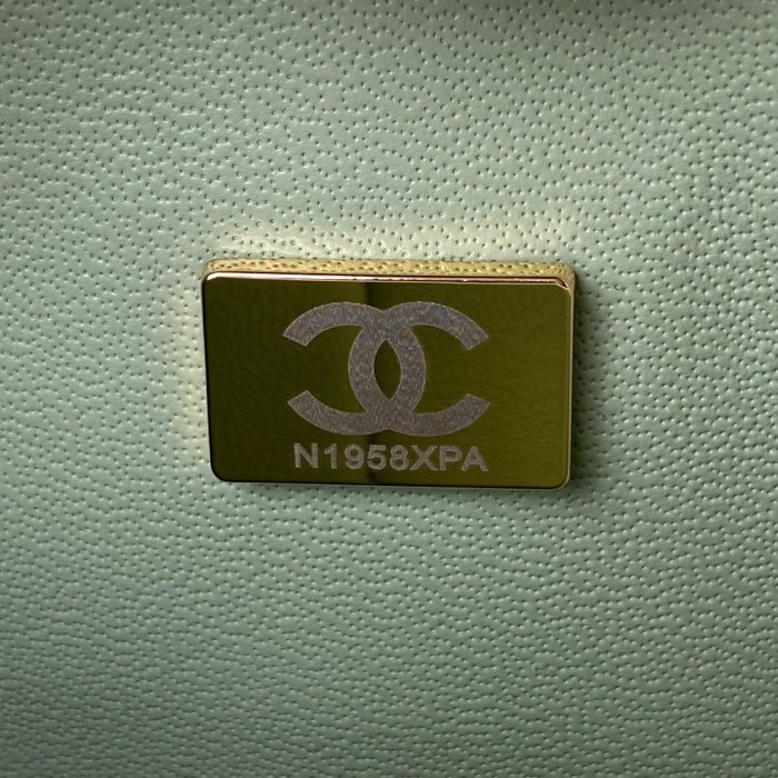  Handbag  Chanel A01113 size 23 cm