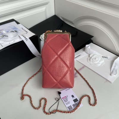  Handbag  Chanel size11×19.5×6 cm