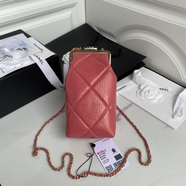  Handbag  Chanel size11×19.5×6 cm