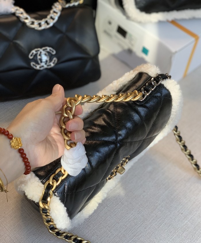 Handbag  Chanel  As1160 size 26×16×9 cm