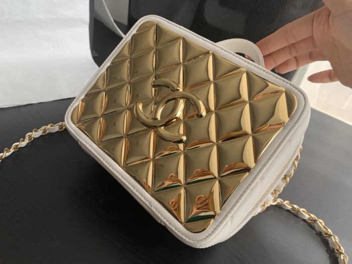  Handbag  Chanel 2900 size  20cmx19cmx9 cm