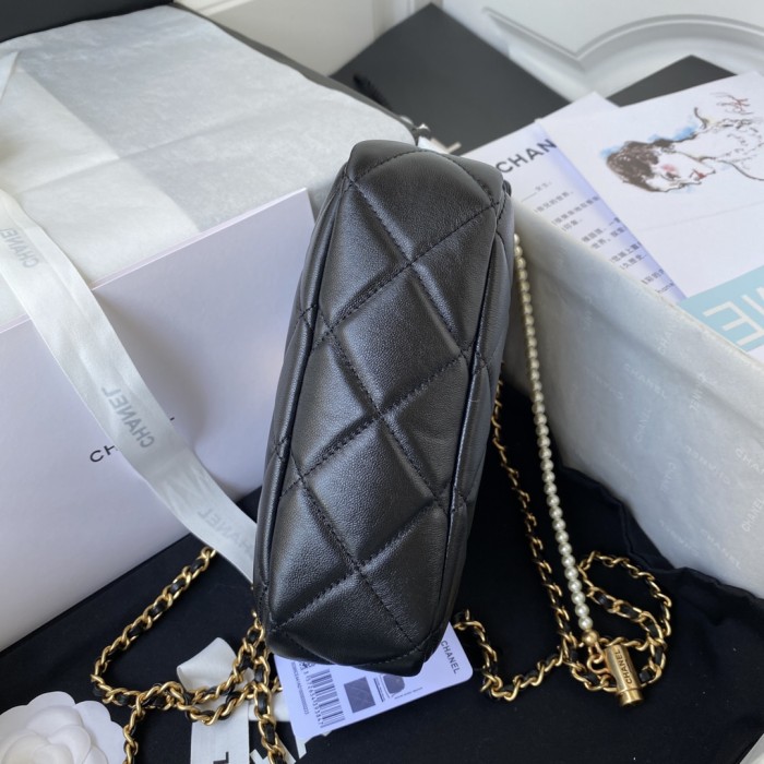  Handbag  Chanel AS2856  size  18x14x7 cm