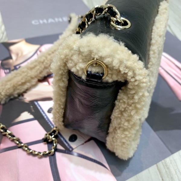  Handbag  Chanel AS0321 size 18 13 8 cm