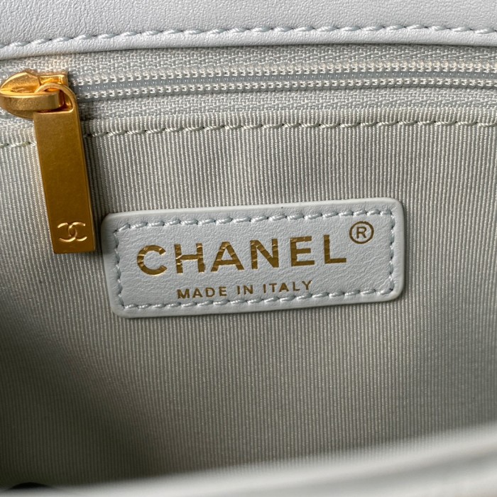  Handbag  Chanel AS2855  size 19x13x6 cm