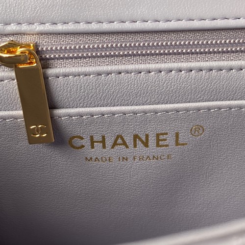  Handbag  Chanel size 20 cm
