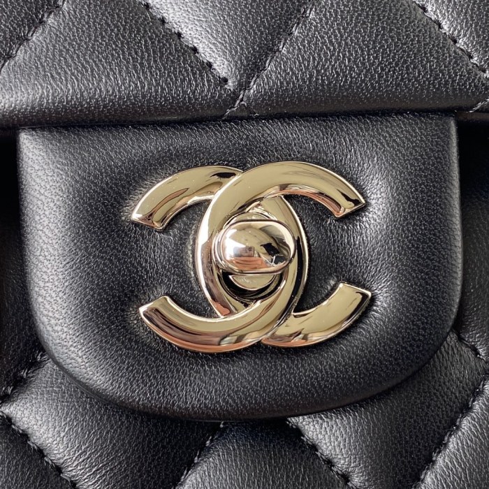  Handbag  Chanel A01113 size  23 cm