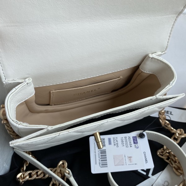  Handbag  Chanel AS2484 size  15*20*6.5 cm 