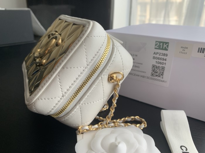  Handbag  Chanel  2389 size 14cmx10cmx6.5 cm