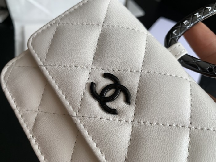  Handbag  Chanel AP2397 size 9cmx11cmx3.8 cm
