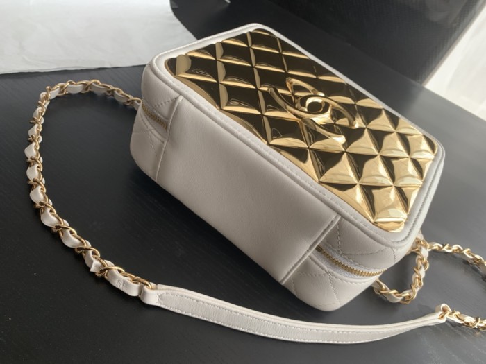  Handbag  Chanel 2900 size  20cmx19cmx9 cm