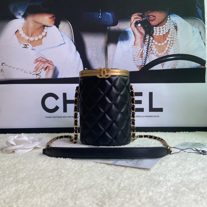 Handbag  Chanel AS2641 size 16x12x10 cm