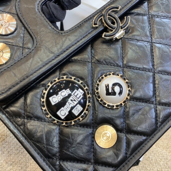  Handbag  Chanel size 20*27*6 cm