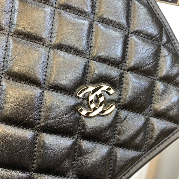  Handbag  Chanel size 27 29 6 cm
