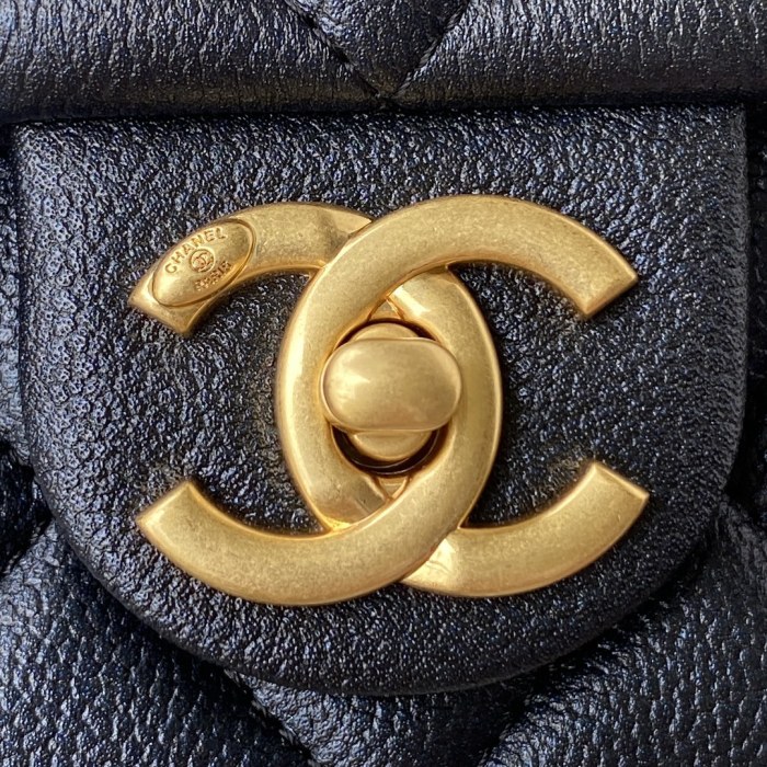  Handbag  Chanel  AS2855  size 19x13x 6 cm