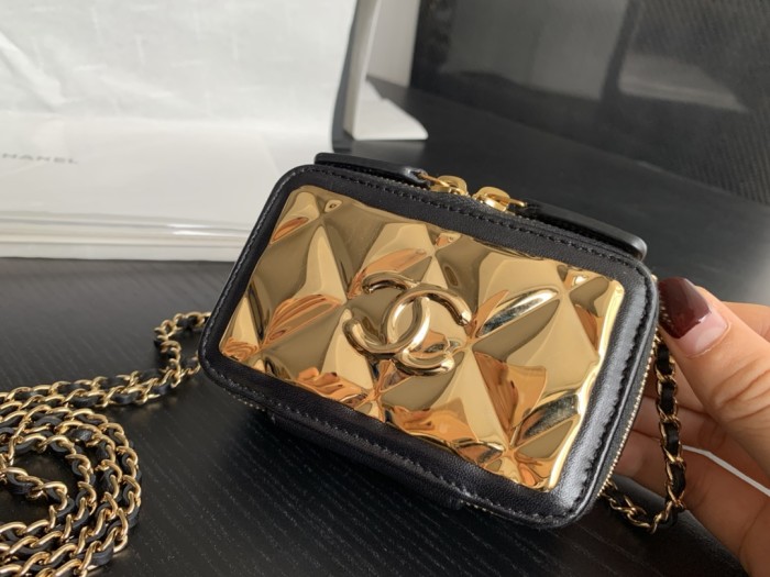 Handbag  Chanel 2387  size  7cmx10.5cmx4.3 cm 