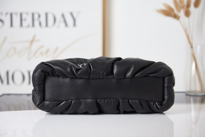  Handbag  Chanel AS2137 size 16 27.5 14 cm