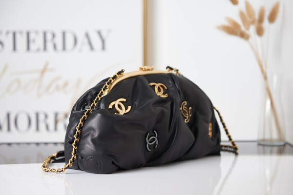  Handbag  Chanel AS2137 size 16 27.5 14 cm