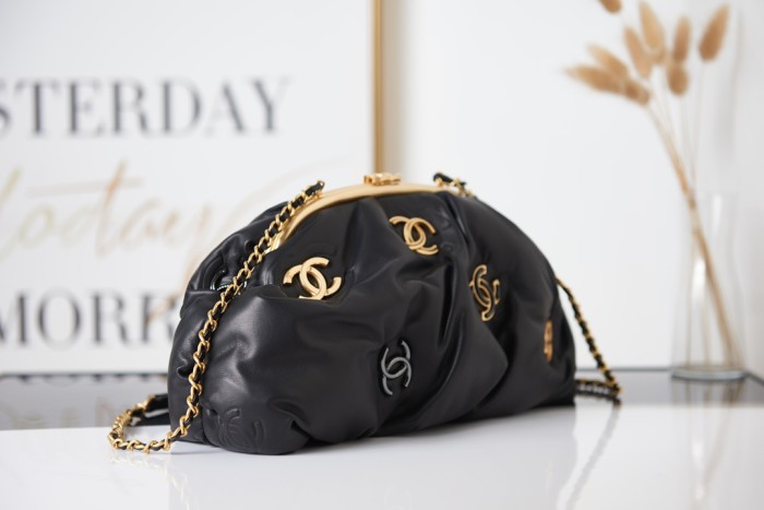  Handbag  Chanel AS2137 size 16 27.5 14 cm