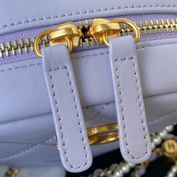  Handbag  Chanel AS2857 size 16x12x6 cm