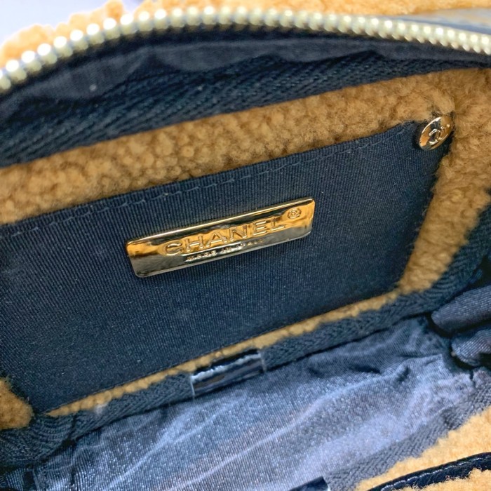  Handbag  Chanel  AS0406 size 17 11.5 cm