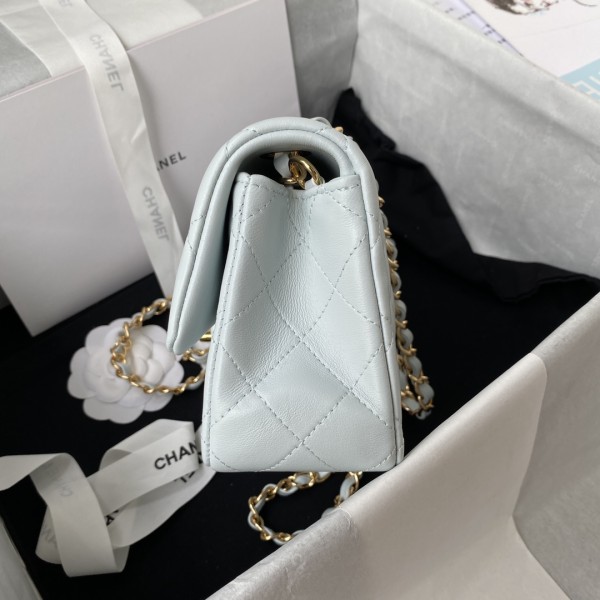  Handbag  Chanel  size 20 cm