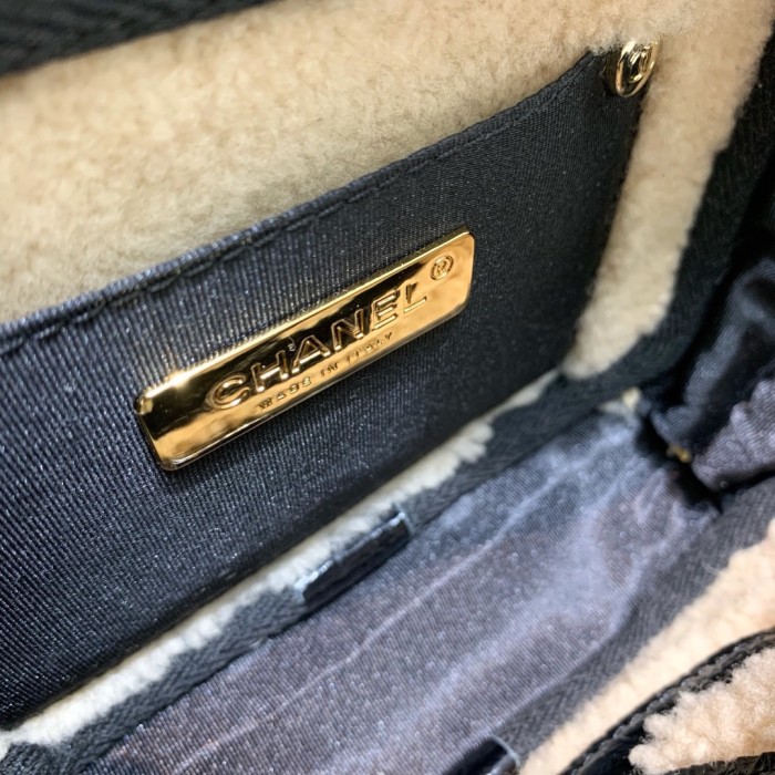  Handbag  Chanel AS0406 size 17 11.5 cm