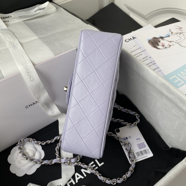  Handbag  Chanel size 20 cm