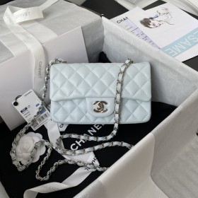  Handbag  Chanel  size 20 cm
