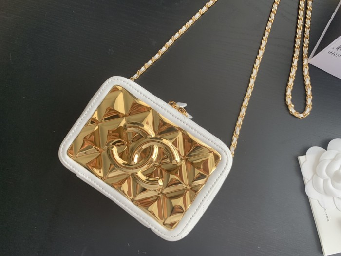  Handbag  Chanel  2389 size 14cmx10cmx6.5 cm