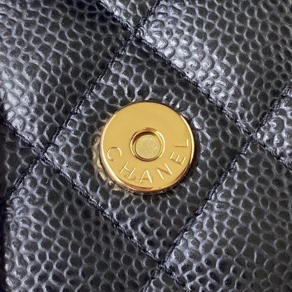  Handbag  Chanel size 19 cm